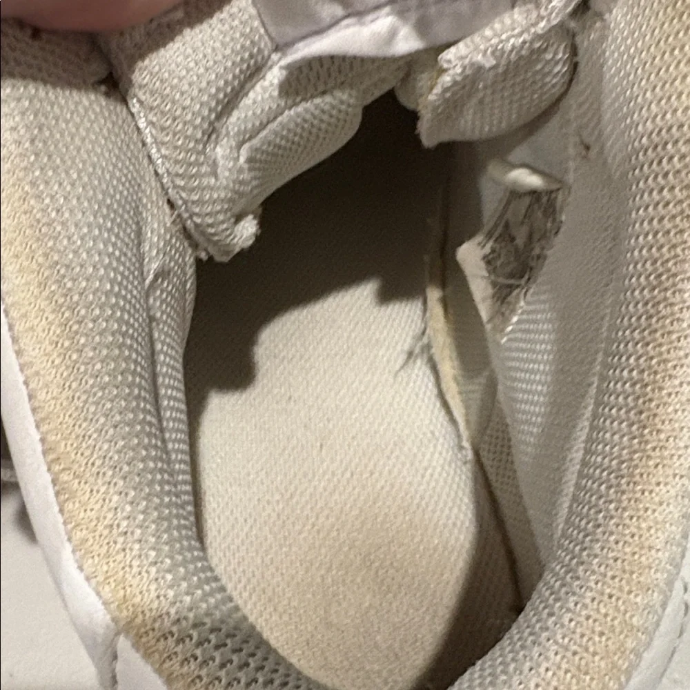 Nike Women’s Nike Court Vision Mid Sneaker. Size 7. White